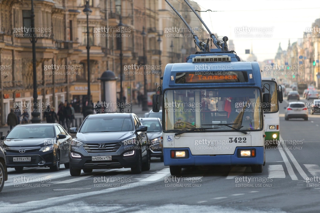 Transport Rodes Cars Cars and public transport rides on Nevsky prospekt 이미지 (1217751240 ...
