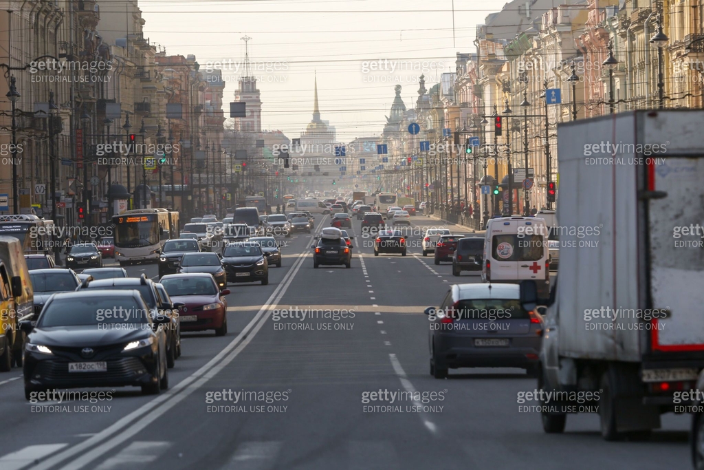 Transport Rodes Cars Cars and public transport rides on Nevsky prospekt 이미지 (1217751314 ...