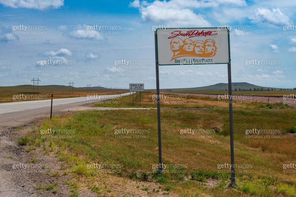 A South Dakota State welcome sign along the US Highway 212 in the USA ...