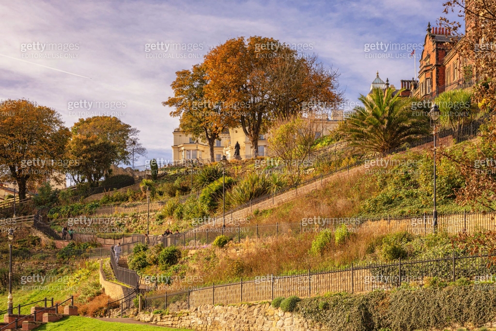 Diagonal paths on a hillside garden. 이미지 (1439498336) - 게티이미지뱅크
