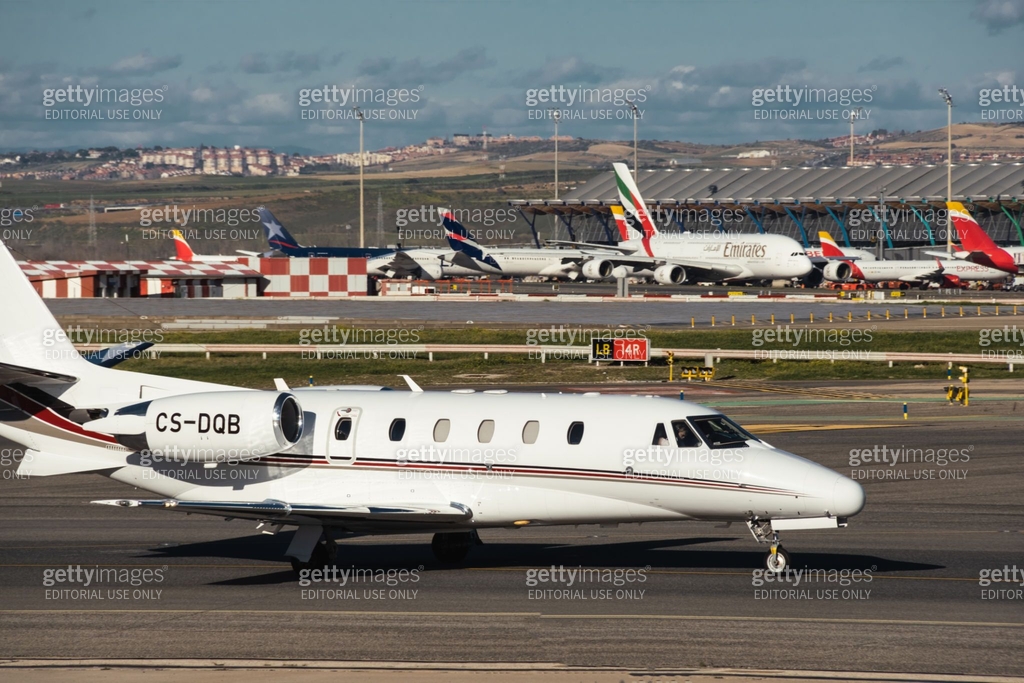 Netjets Control Center Luxury Cessna 560XL Citation XLS business jet aircraft of NetJets ...