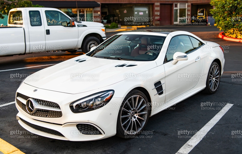 2017 Mercedes Benz SL Class SL 550 white color convertible 이미지 ...