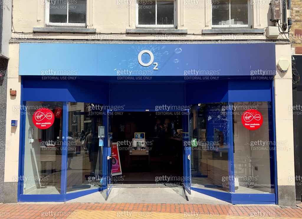 O2 Chelmsford O2 mobile phone shop in the High Street, Chelmsford, Essex, England ...
