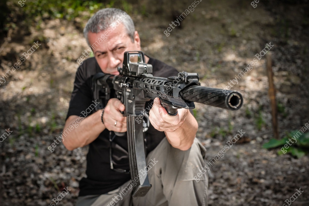 Gun Point Front view gun point rifle machine gun. Shooting and weapons 이미지 ...