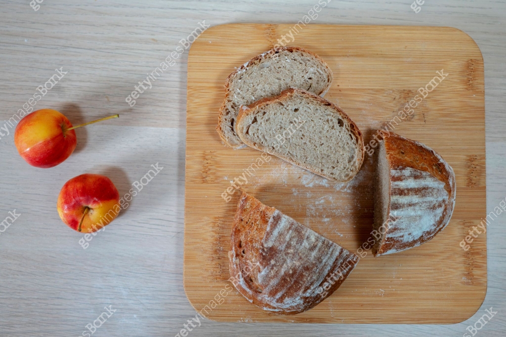 homemade rye bread slices and apples 이미지 (1276895339) - 게티이미지뱅크