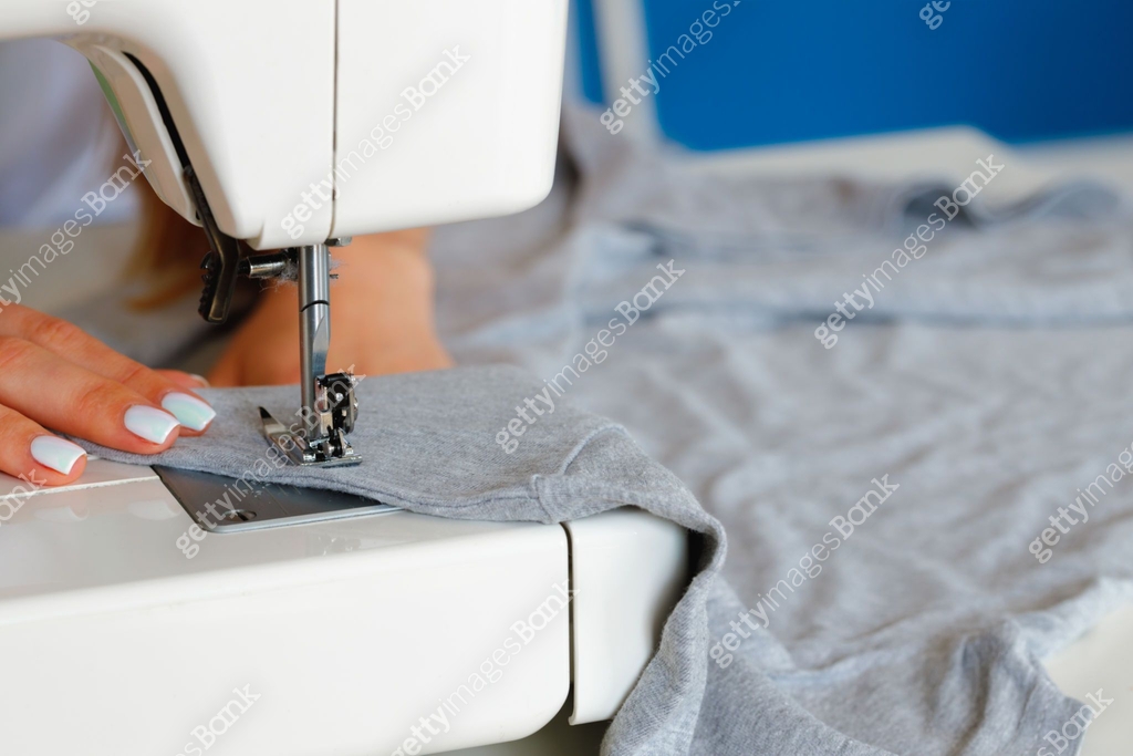 Process of stitching on sewing machine close up view 이미지 (1303218048 ...