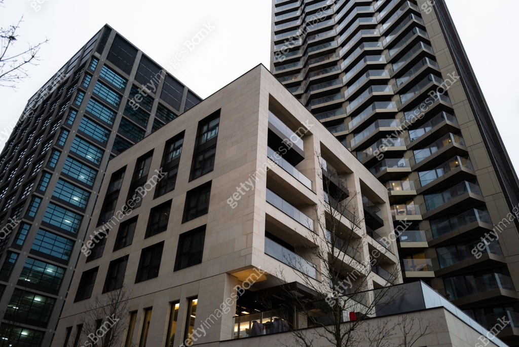 Modern architecture of offices and apartments in London, UK 이미지 ...