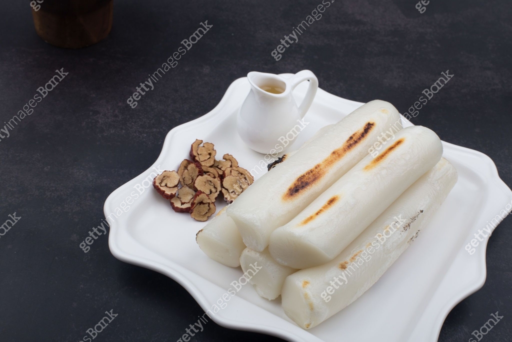 broiled bar rice cake korean food. stick of rounded rice cake. 이미지 ...