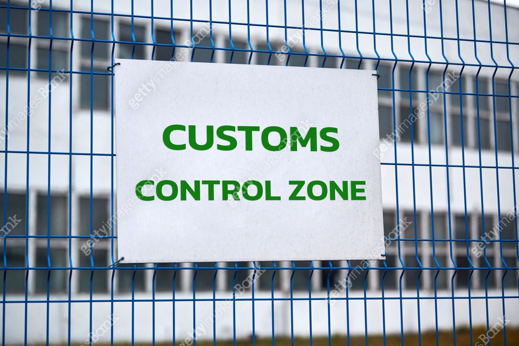 Customs control zone sign on metal fence, border symbol 이미지 (1307947919 ...