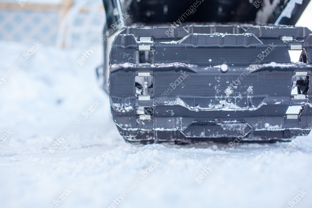 Snowmobile Rear View Rear suspension of a snowmobile in winter. Riding in the snow 이미지 ...