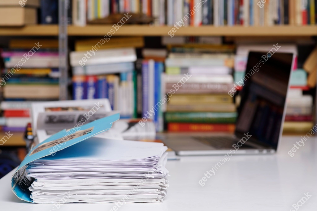 Stack of files and computer at the library 이미지 (1306650606) - 게티이미지뱅크