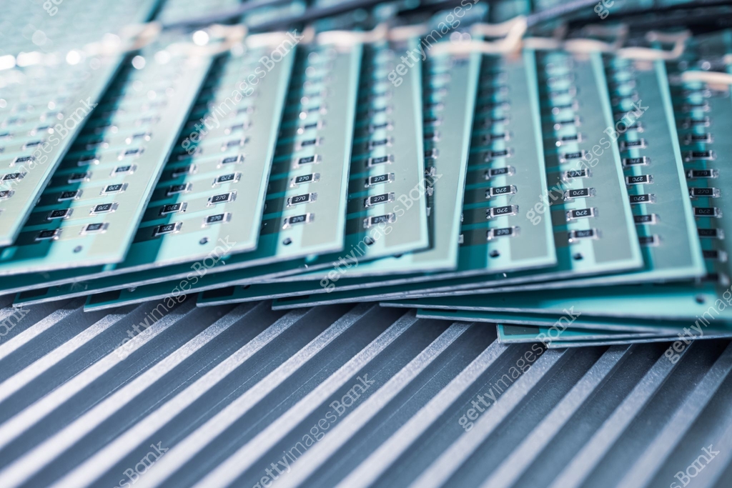 Close-up side view of a panel of SMD resistors 이미지 (1313126646) - 게티이미지뱅크