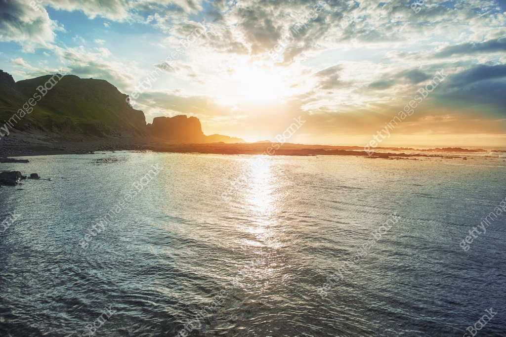 Dramatic scene with big rocks, sea, sunbeam and sundown 이미지 (1333041893 ...