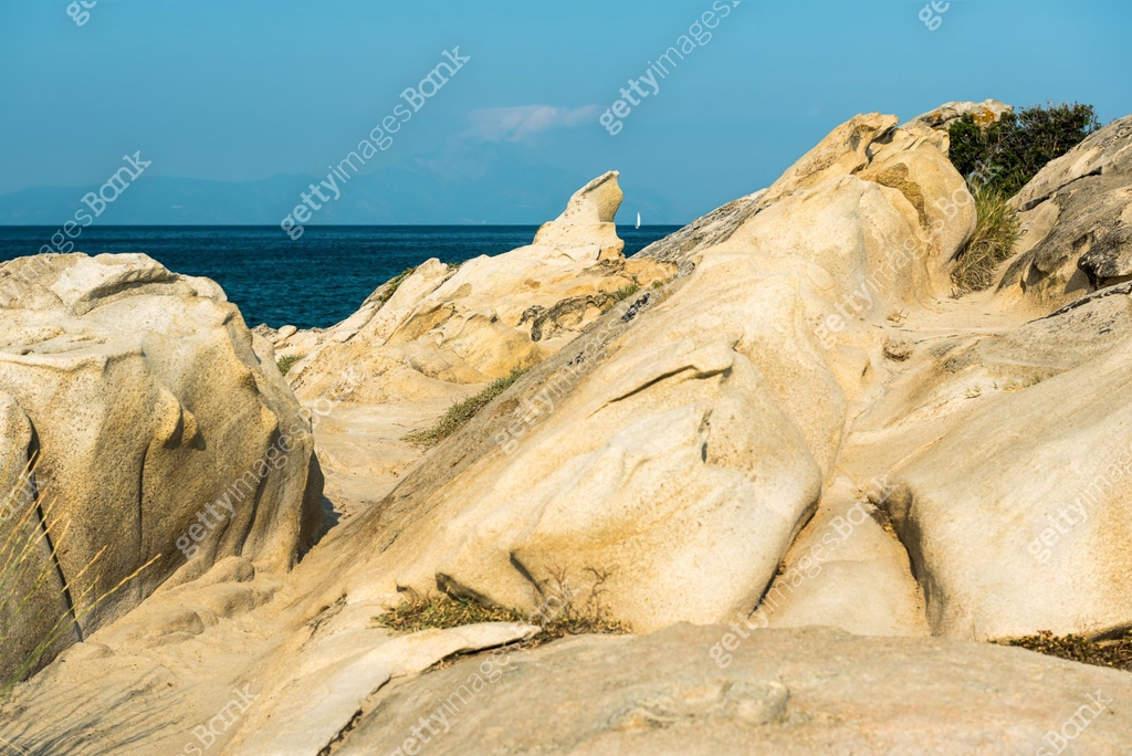 Beautiful Meet Rocks Seascape of rocky beach with beautiful rocks formations 이미지 (1332168176 ...