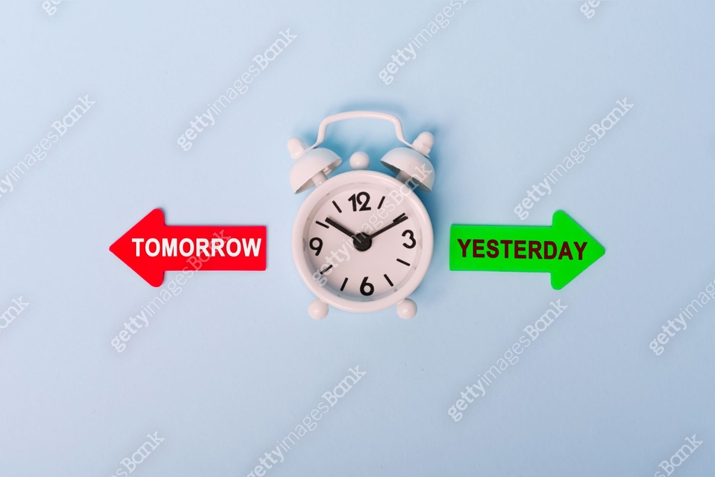 Tomorrow vs yesterday. Red arrow and green arrow- direction indicator ...