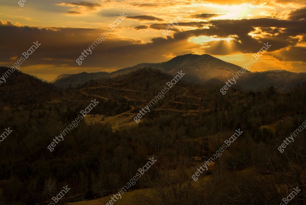 Sun Setting Over Blue Ridge Mountains 이미지 (1369168241) - 게티이미지뱅크