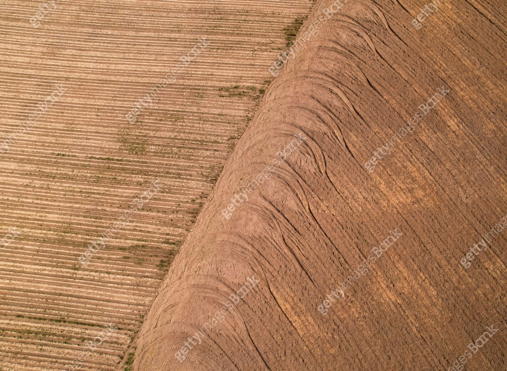 Wheel Repeating Pattern Pattern of repeating wheel tread marks on a plowed field 이미지 ...