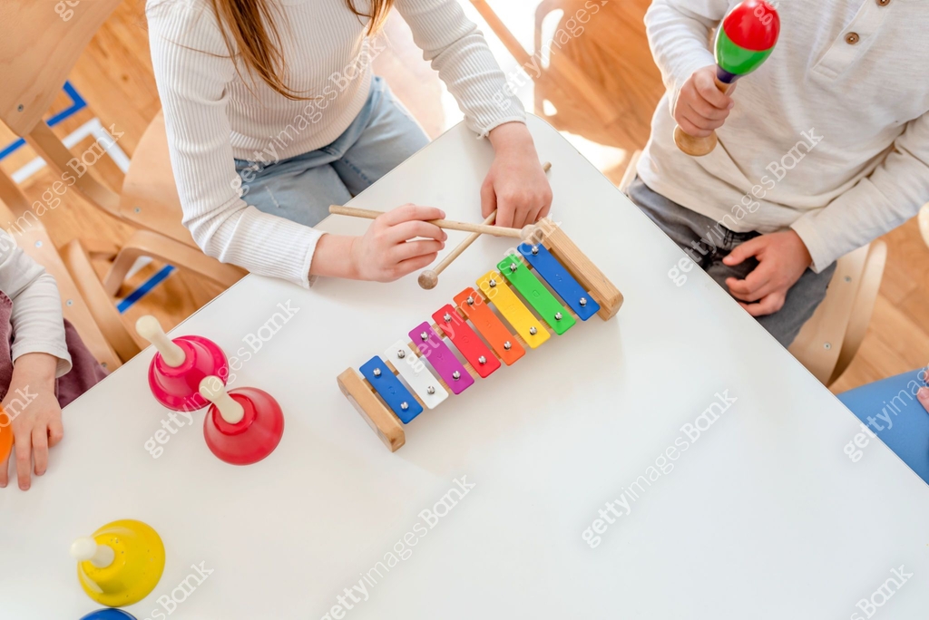 Preschoolers Using Instruments Preschool Children Playing Music Using Various Colorful Instruments 이미지 ...