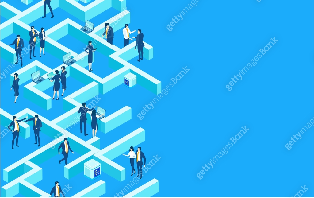 Business people working in labyrinth, work as team, find solution, make ...