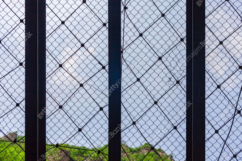 Railings and fences in dungeons 이미지 (1411149274) - 게티이미지뱅크