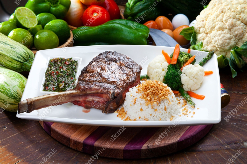 Prime rib with fries and salad 이미지 (1432336664) - 게티이미지뱅크
