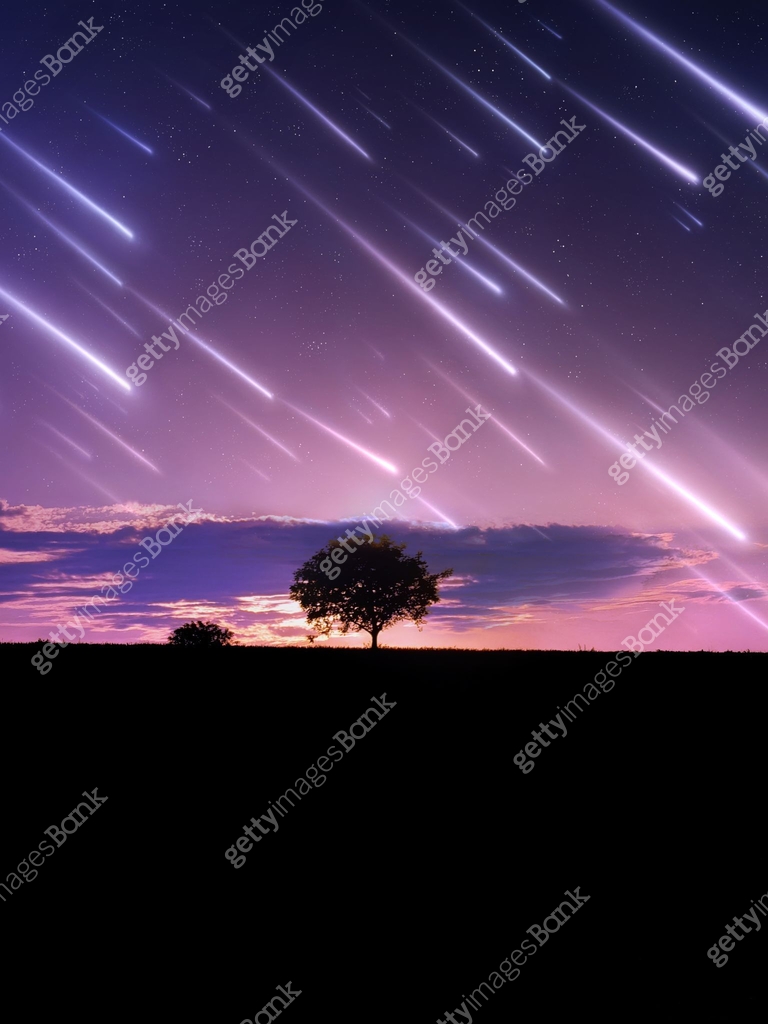 Beautiful landscape with falling stars. Glowing meteor trails. 이미지 ...