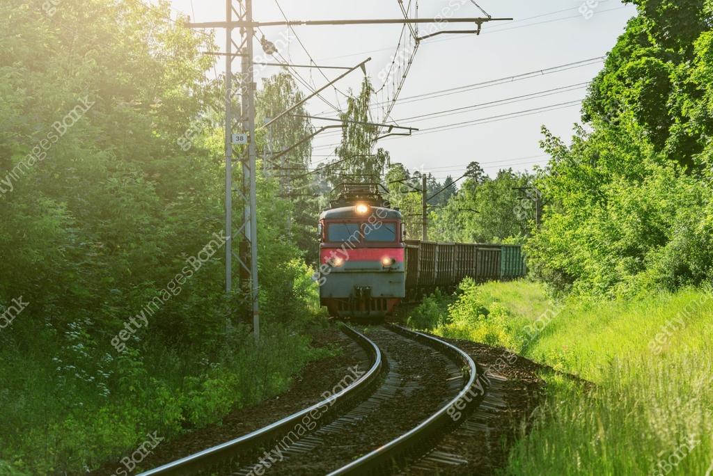 Spring Train View Freight train moves by the forest at spring day time. 이미지 (1538049273 ...