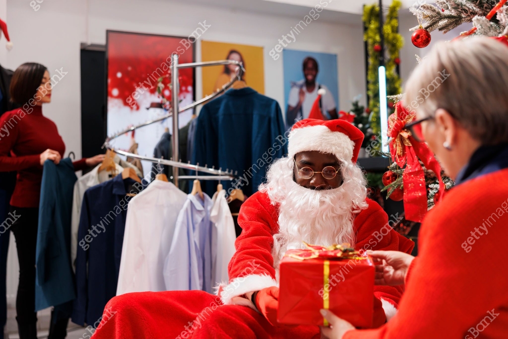 Senior person sits with santa in store 이미지 (1705413766) - 게티이미지뱅크