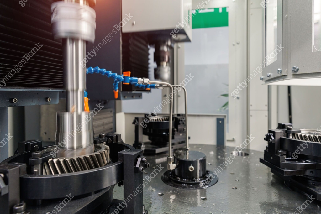 CNC machine making parts 이미지 (1574024867) - 게티이미지뱅크