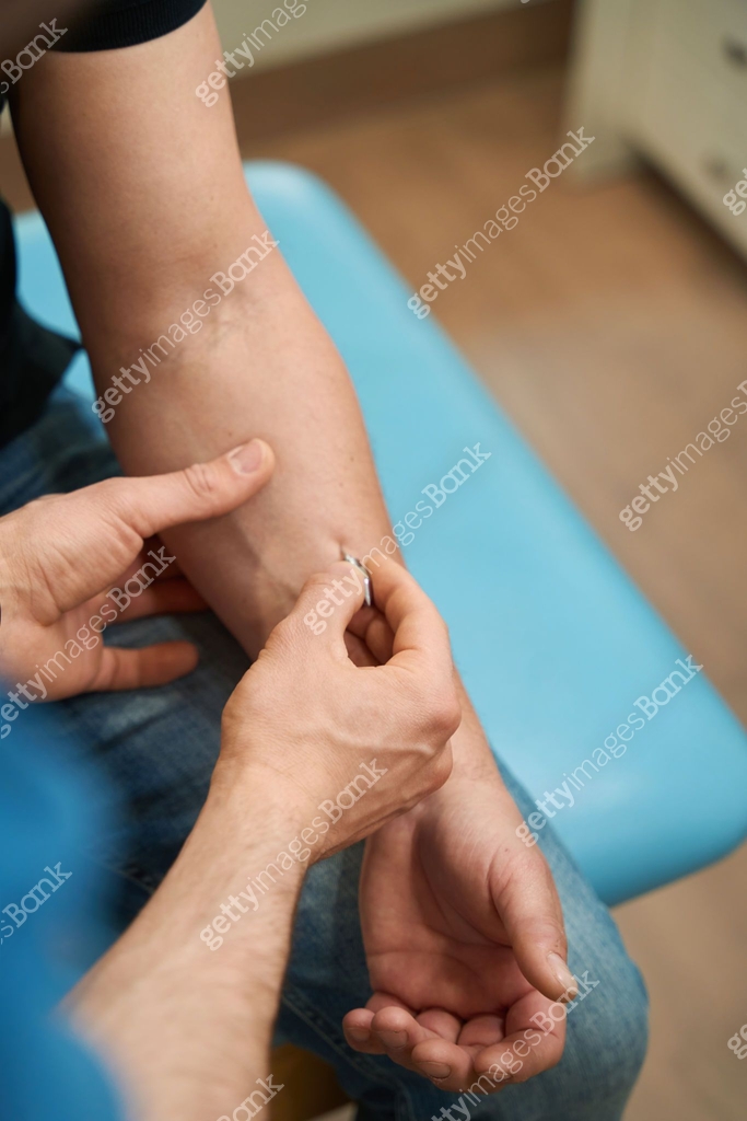 Neurologist assessing patient sensory function during pinprick test 이미지 ...