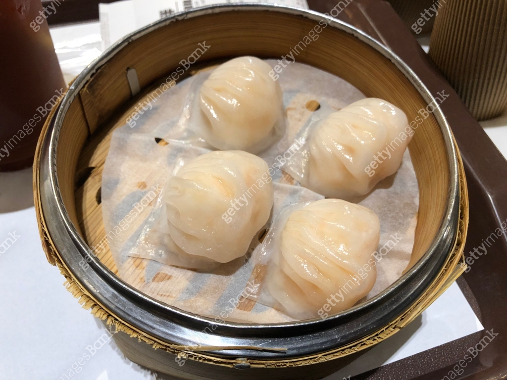 Dim Sum Steamed Shrimp Dumplings (Har Gow) in bamboo steamer. Yumcha ...