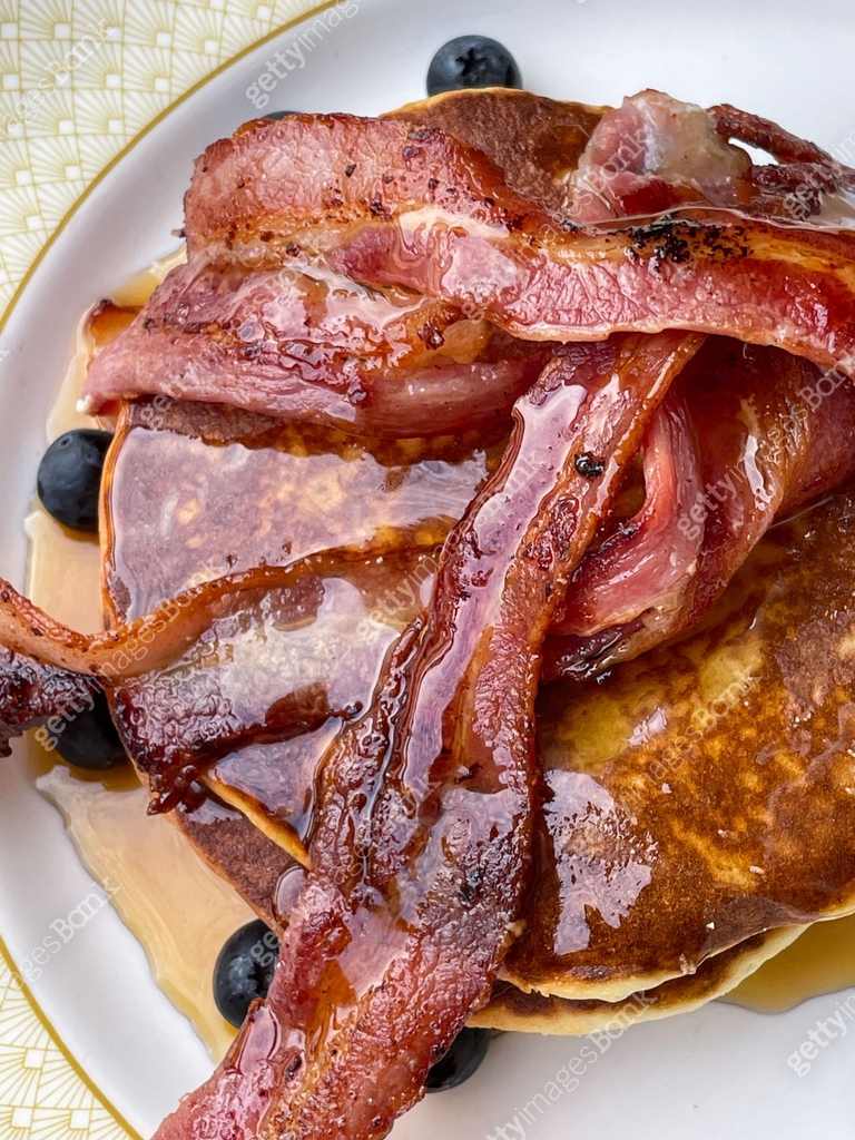 Full frame image of fresh stack of fluffy, American-style pancakes ...