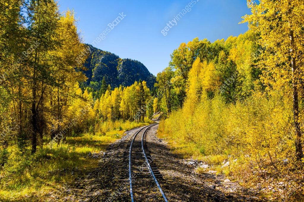 Train Tracks Through the Colorado Mountains in the Fall 이미지 (1761695076 ...