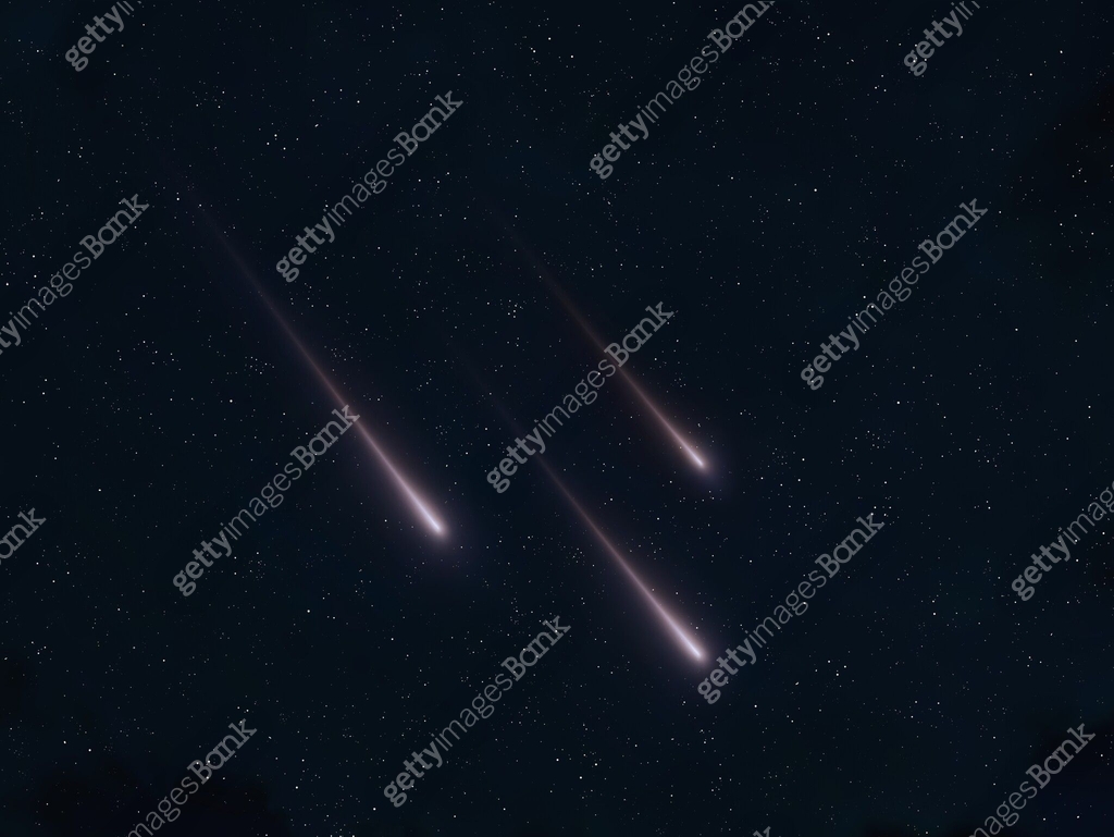 Meteor trails in the sky, beautiful star rain. 이미지 (1796469506) - 게티이미지뱅크