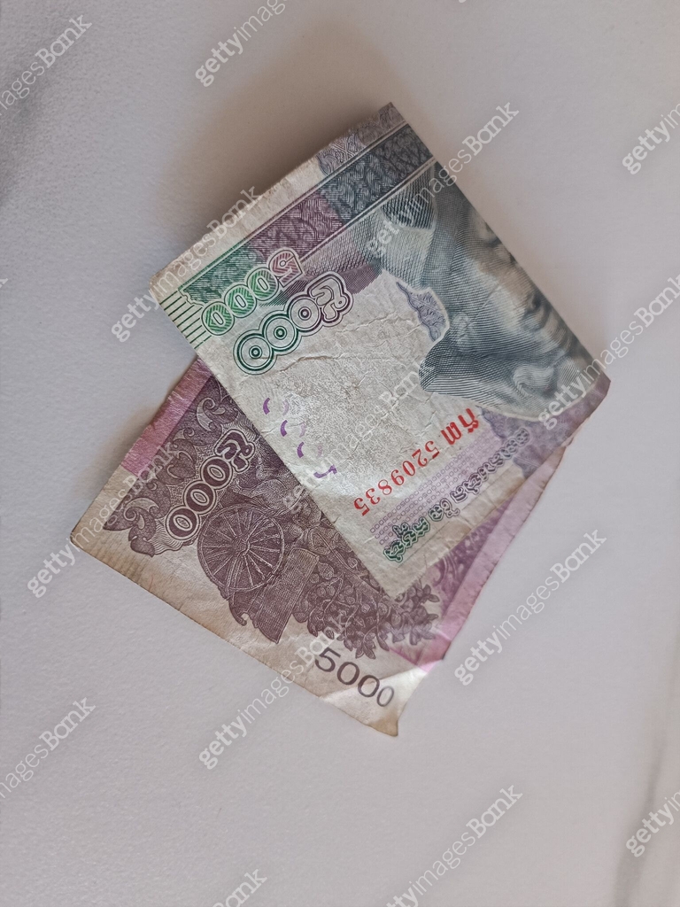 Cambodian 5000 Riel banknotes on a white ceramic table 이미지 (1913808167 ...
