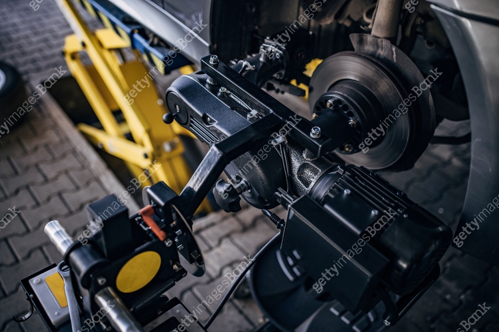 Modern car brake service machine 이미지 (1885713264) - 게티이미지뱅크