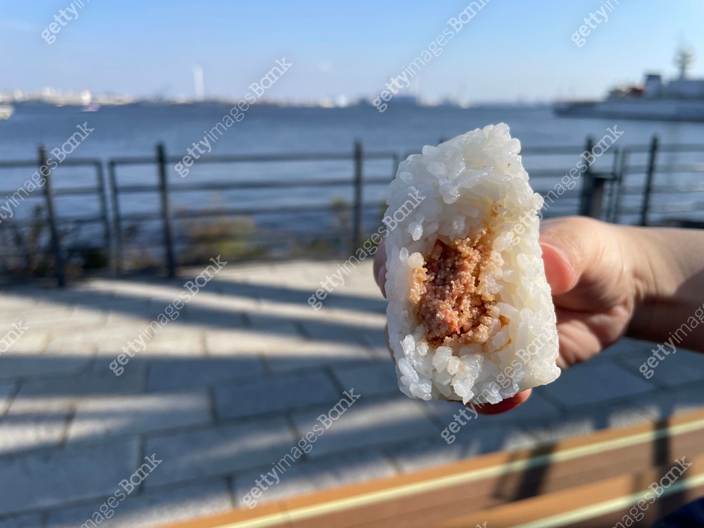 Rice ball with cod roe 이미지 (1934145086) - 게티이미지뱅크