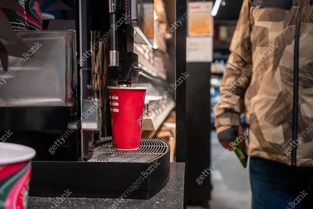Vendoring red coffee cu is on vendoring machine horizontal still 이미지 (2010737211 ...