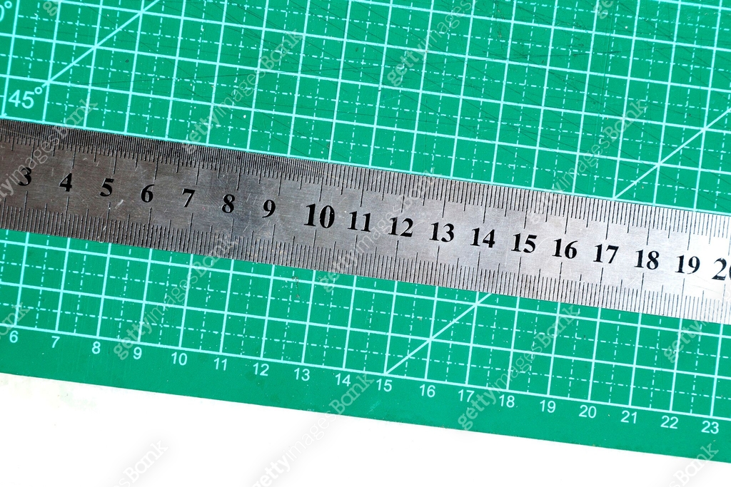 Green cutting mat with a ruler 이미지 (1992580019) - 게티이미지뱅크