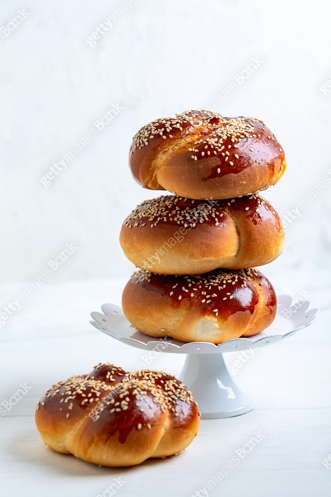 Fresh mini challah bread. 이미지 (1979691237) - 게티이미지뱅크 Fresh mini challah bread. 이미지 (1979691237) - 게티이미지뱅크