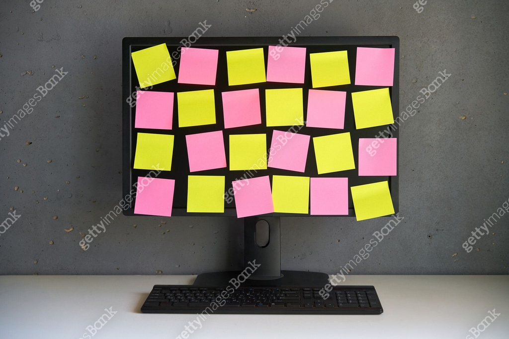 Blank colorful sticky notes reminders on computer monitor 이미지 ...