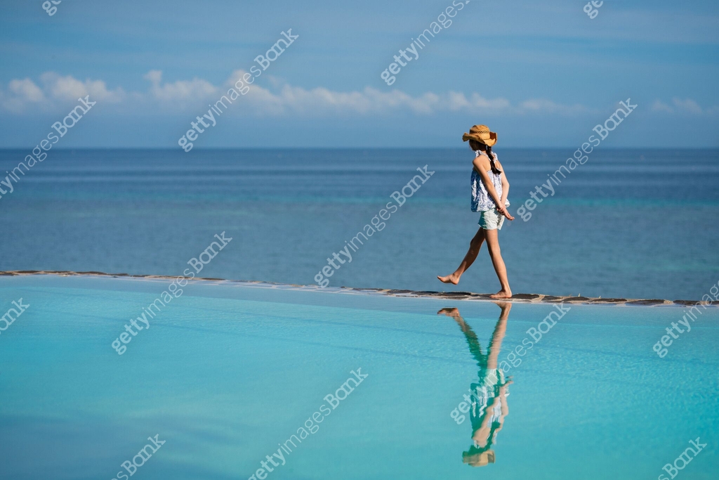 Walking In Pool girl walking by the pool 이미지 (2060758550) - 게티이미지뱅크