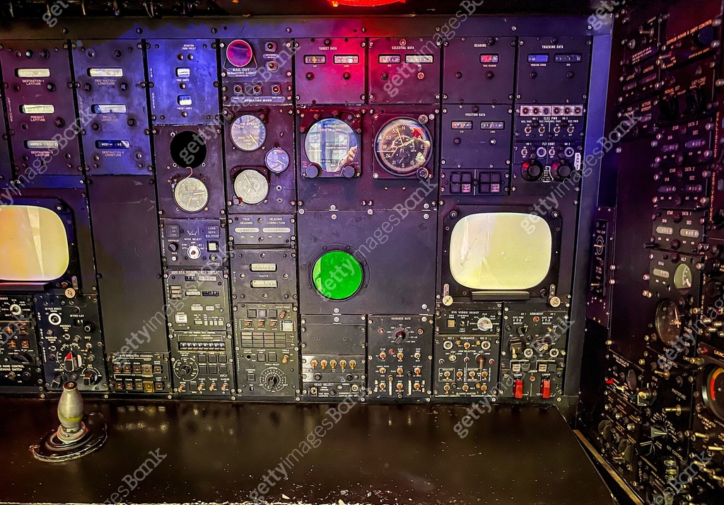 Military Instrument Panel Instrument panel of a military aircraft 이미지 (2100080504) - 게티이미지뱅크