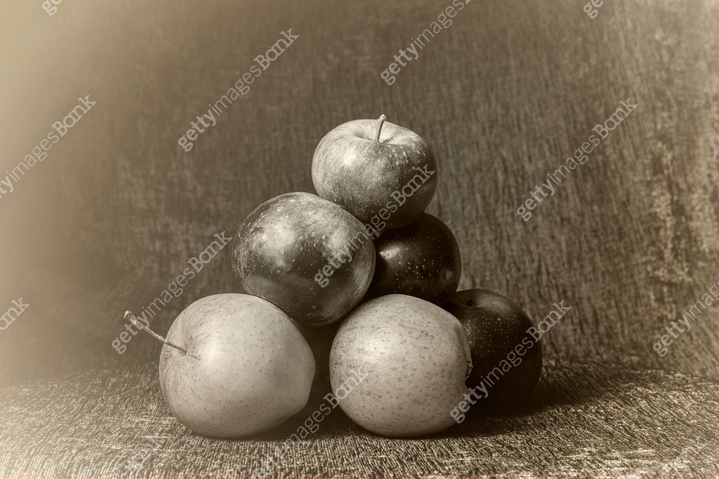 Vintage still life of apples in sepia. 이미지 (2147515084) - 게티이미지뱅크