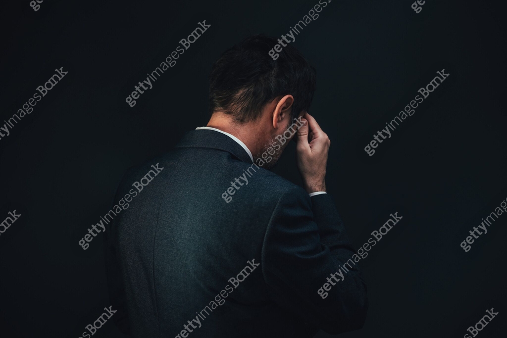 Sad Man Rear View Rear view of sad depressed businessman 이미지 (2148671847) - 게티이미지뱅크