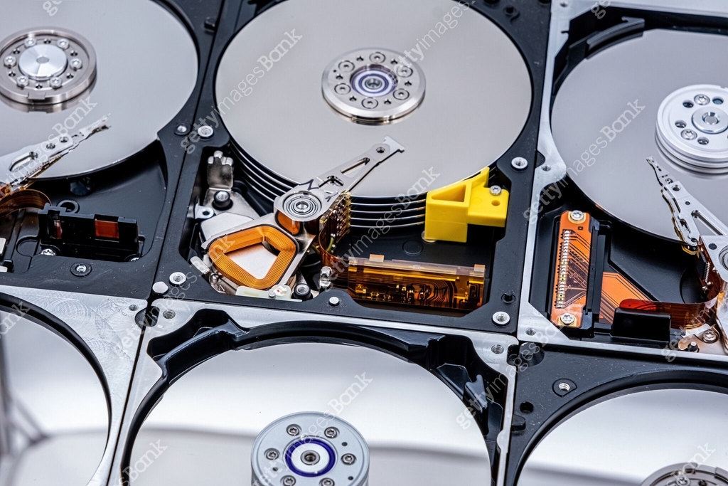 Opened hard drive from the computer hdd with mirror effects 이미지 ...