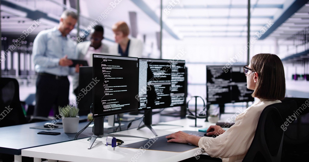 Software Engineer Developer Using Desktop Computer 이미지 (2154859642 ...