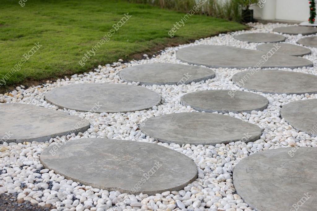 White Rocks Path A walkway made of concrete and gravel with a lot of white rocks 이미지 ...