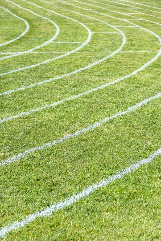 Running track on the grass 이미지 (2157977746) - 게티이미지뱅크