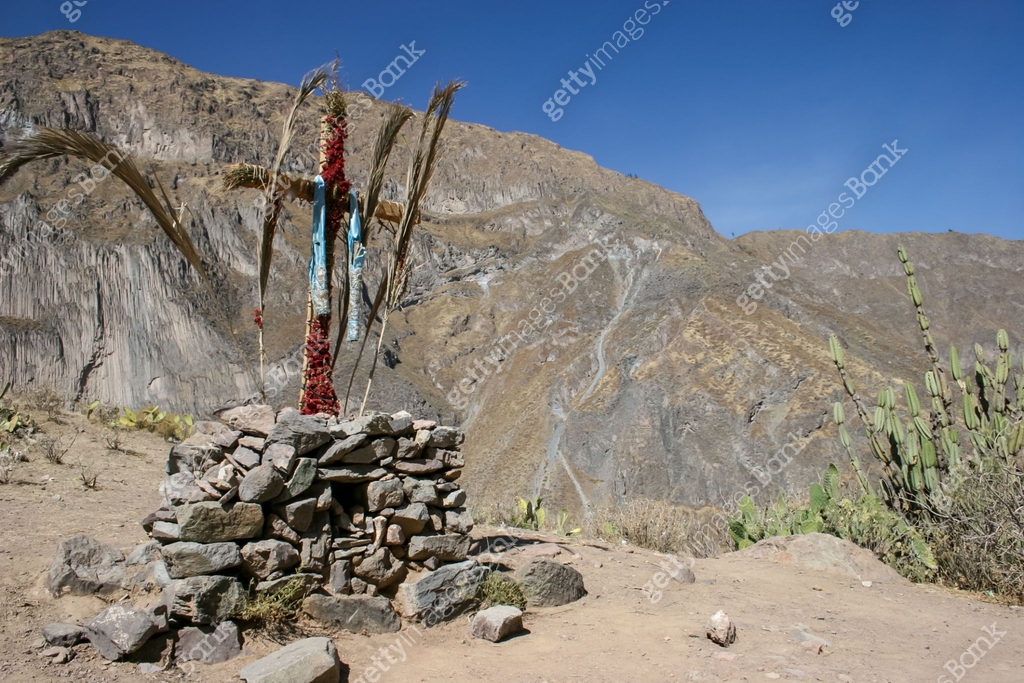 A Peruvian marker cross in the arid desert surrounding the Colca Canyon ...